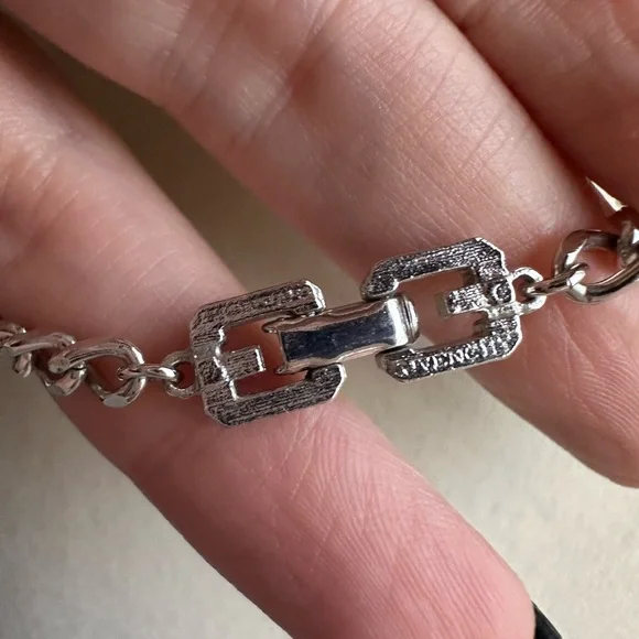 GIVENCHY Vintage 1979 Logo Plate Necklace - Picture 5 of 6